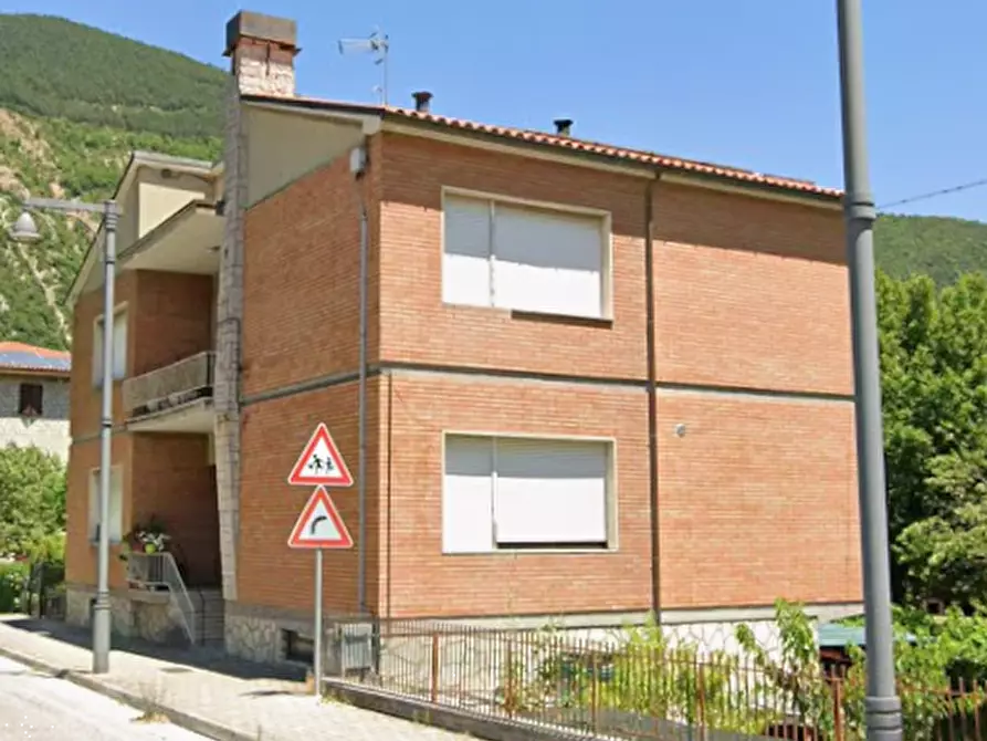 Immagine 8 di Appartamento in vendita  in Via Dante Alighieri a Piobbico