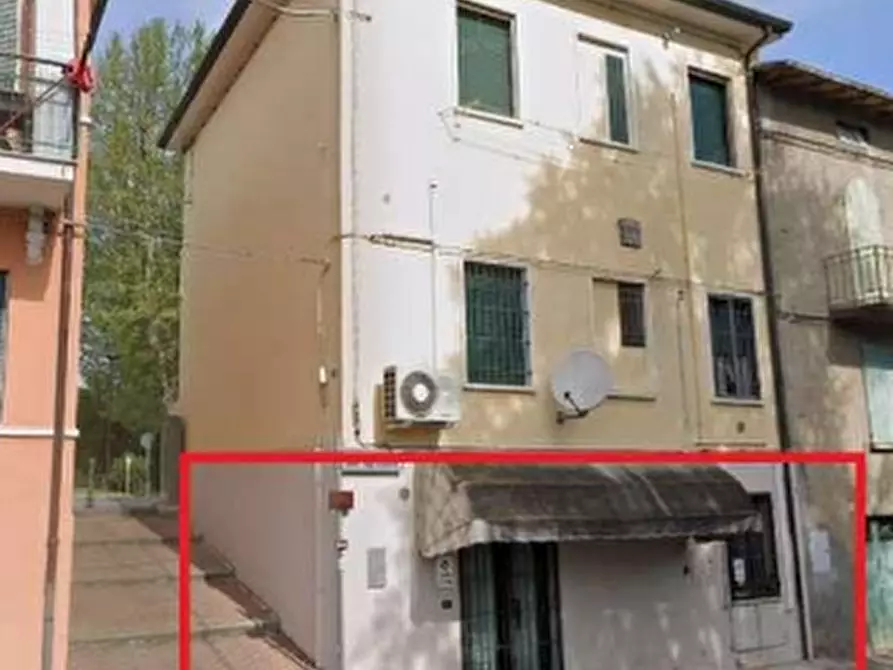 Immagine 2 di Negozio in vendita  in Via Armando Diaz a Castrocaro Terme E Terra Del Sole