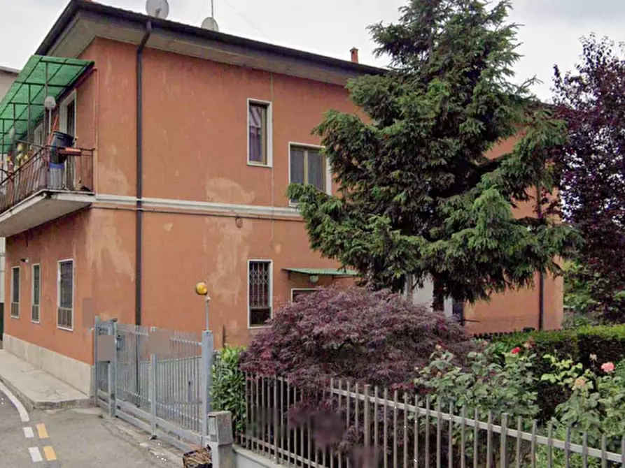 Immagine 2 di Appartamento in vendita  in Via Pascoli  a Limbiate