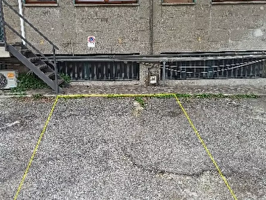 Immagine 1 di Posto auto in vendita  in Via Emilio Borsa  a Monza