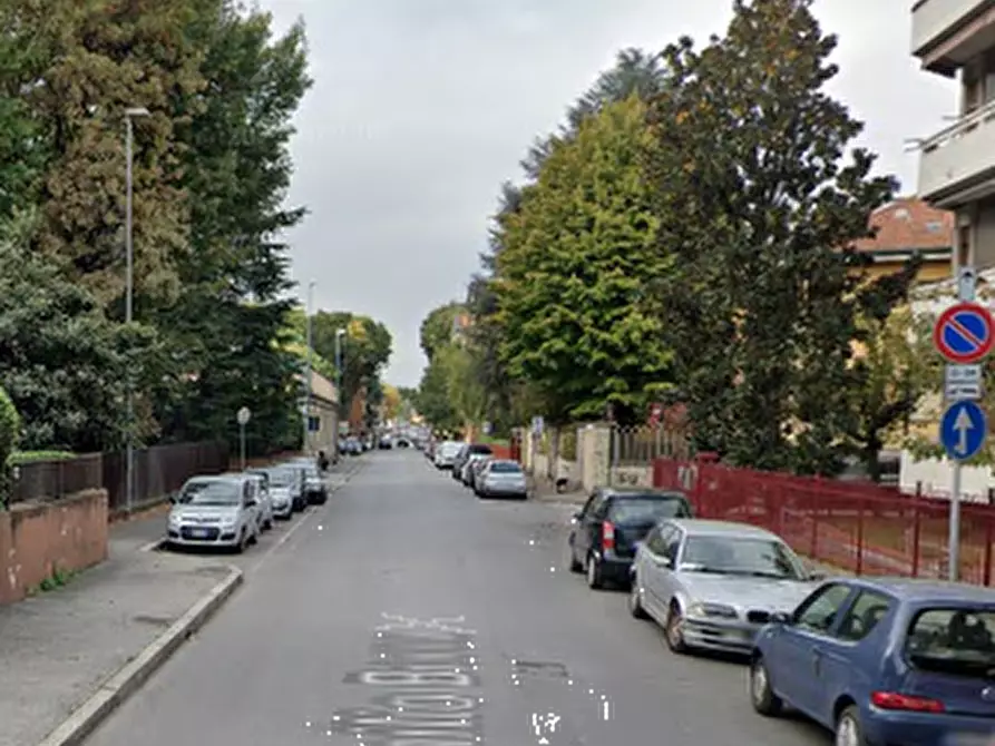 Immagine 11 di Posto auto in vendita  in Via Emilio Borsa  a Monza