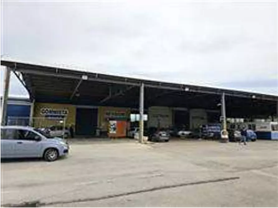 Immagine 1 di Negozio in vendita  in Via V. Colonna a Francavilla Al Mare