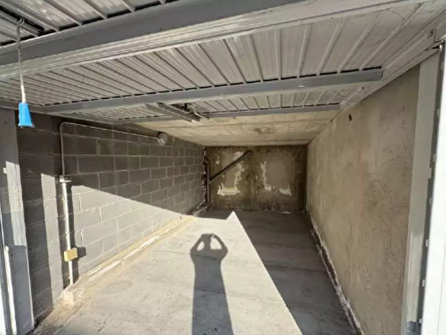 Immagine 4 di Garage in vendita  in Via Italia a Muggiò