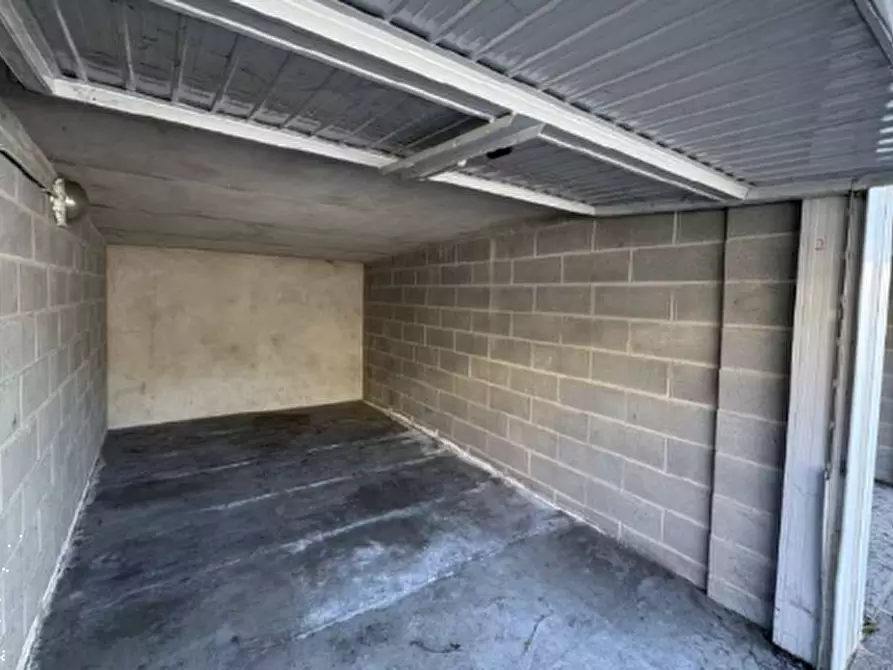 Immagine 2 di Garage in vendita  in Via Italia a Muggiò
