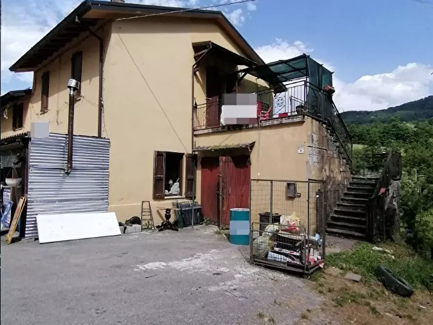 Immagine 4 di Stabile in vendita  in Strada Vecciatica a Monchio Delle Corti