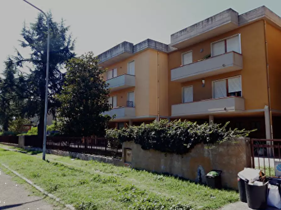 Immagine 2 di Garage in vendita  in Piazza Salvo d'Acquisto a Castelfiorentino