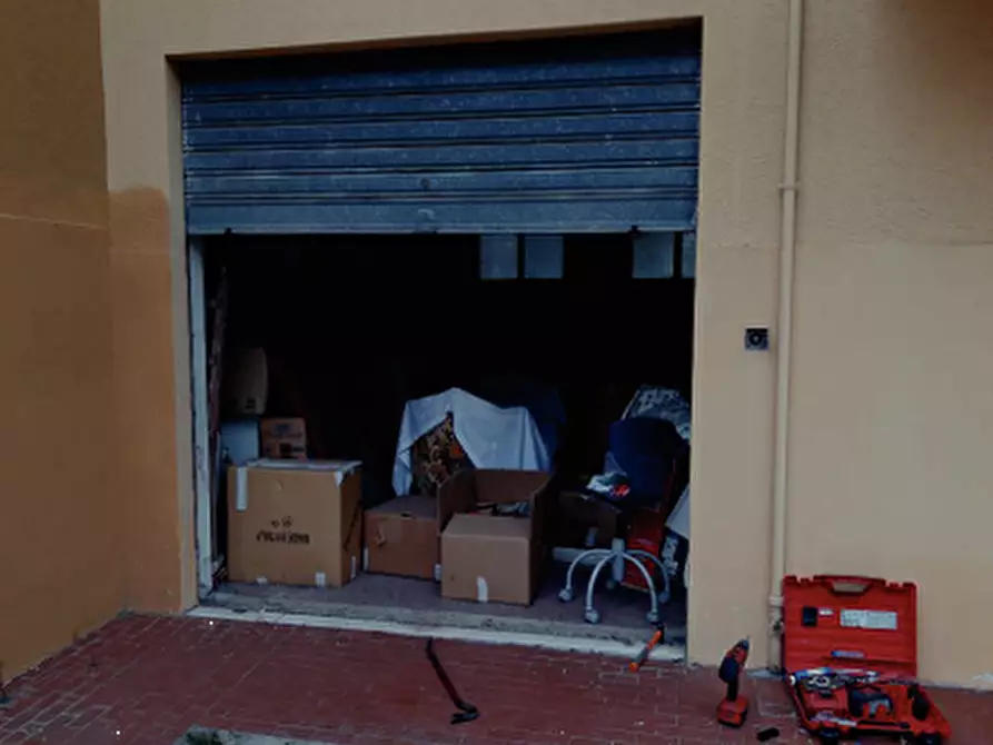 Immagine 3 di Garage in vendita  in Piazza Salvo d'Acquisto a Castelfiorentino