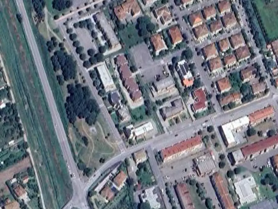 Immagine 13 di Garage in vendita  in Piazza Salvo d'Acquisto a Castelfiorentino
