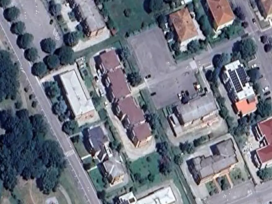 Immagine 9 di Garage in vendita  in Piazza Salvo d'Acquisto a Castelfiorentino