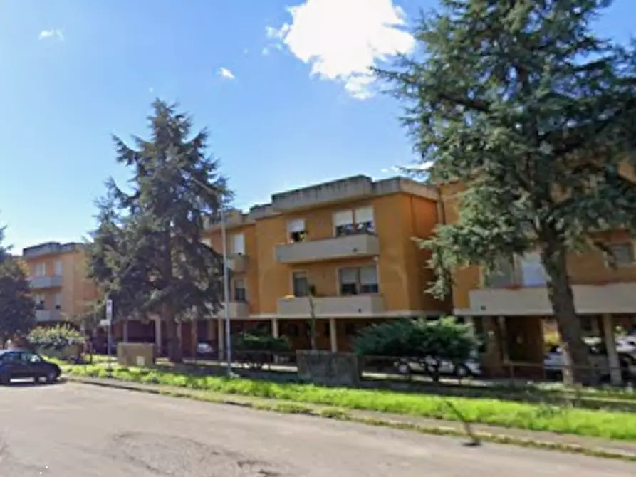 Immagine 4 di Garage in vendita  in Piazza Salvo d'Acquisto a Castelfiorentino