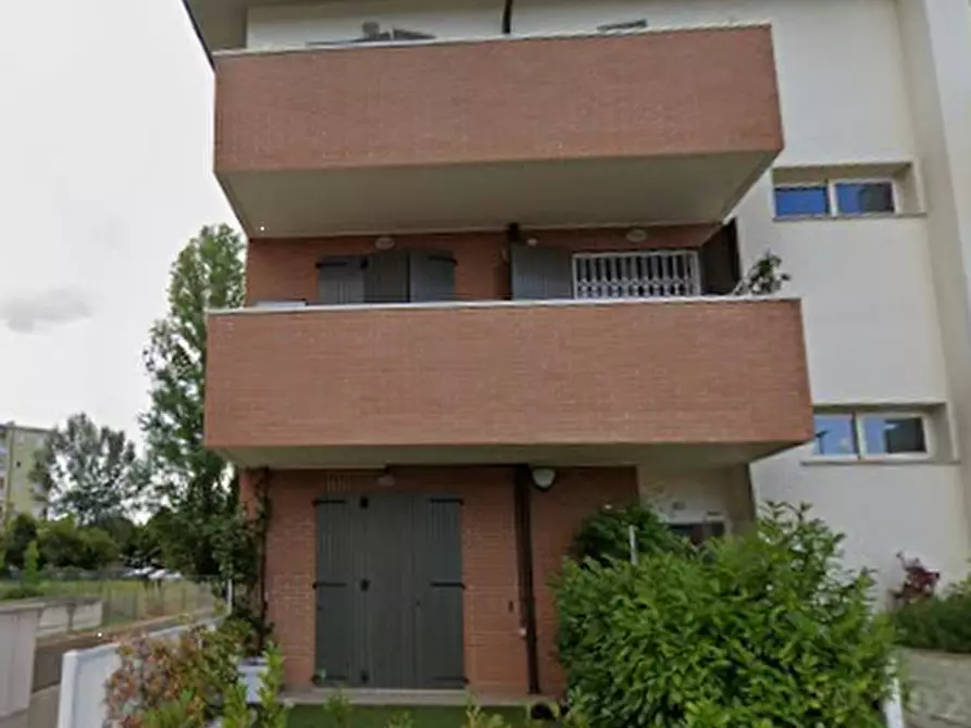 Immagine 11 di Appartamento in vendita  in Via Ubaldo Comandini  a Ravenna