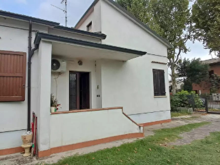 Immagine 1 di Casa indipendente in vendita  in Viale Filippo Turati a Reggiolo