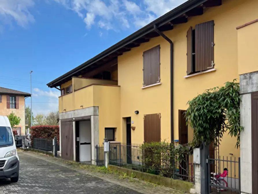 Immagine 2 di Villetta a schiera in vendita  in Via Samoggia a Reggio Nell'emilia