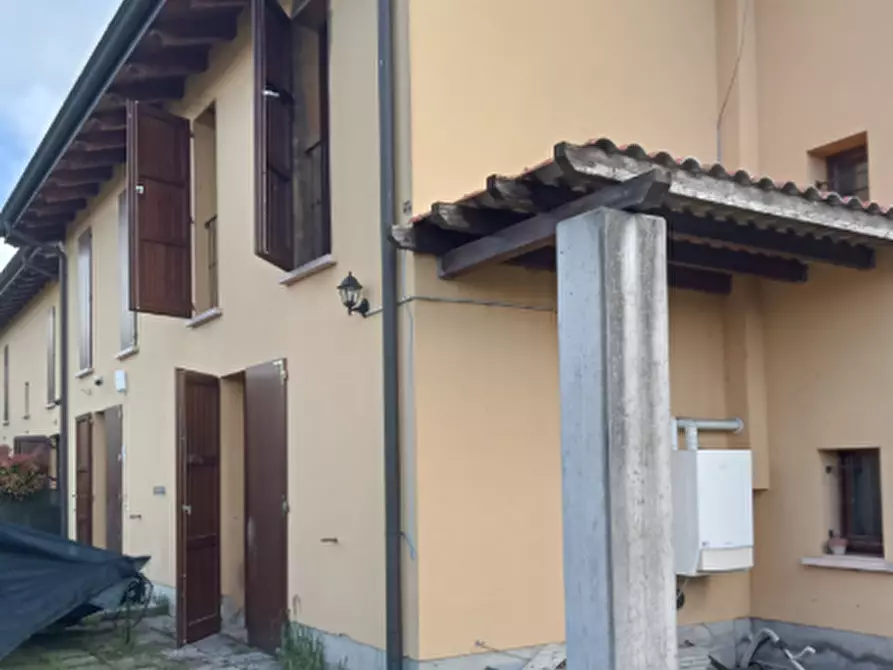 Immagine 1 di Villetta a schiera in vendita  in Via Samoggia  a Reggio Nell'emilia