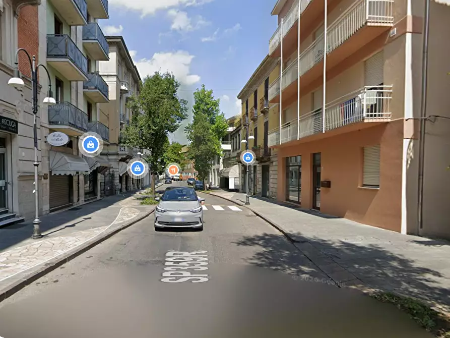 Immagine 7 di Negozio in vendita  in Via Milano a Salsomaggiore Terme