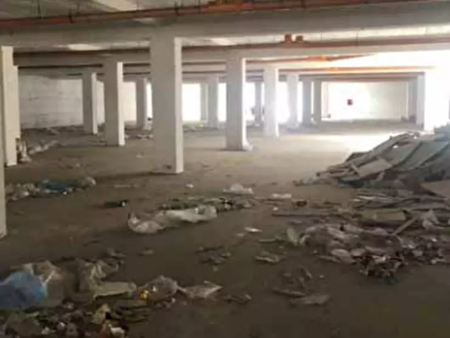 Immagine 4 di Garage in vendita  in Viale Carlo III di Borbone a San Nicola La Strada