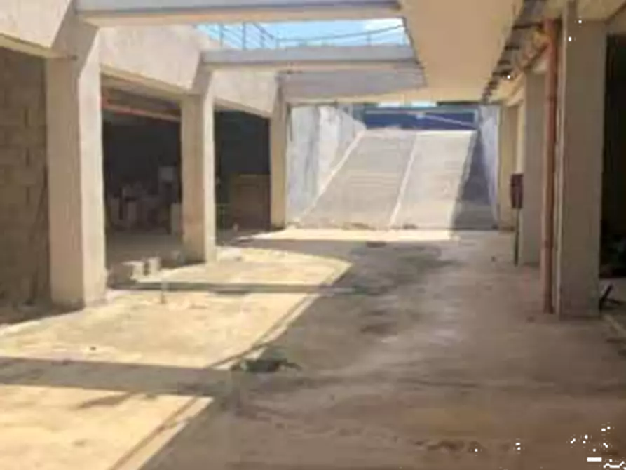 Immagine 7 di Garage in vendita  in Viale Carlo III di Borbone a San Nicola La Strada