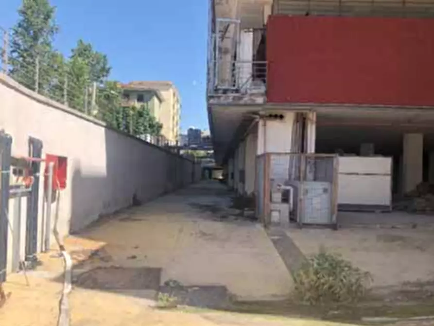 Immagine 3 di Magazzino in vendita  in Viale Carlo III di Borbone a San Nicola La Strada