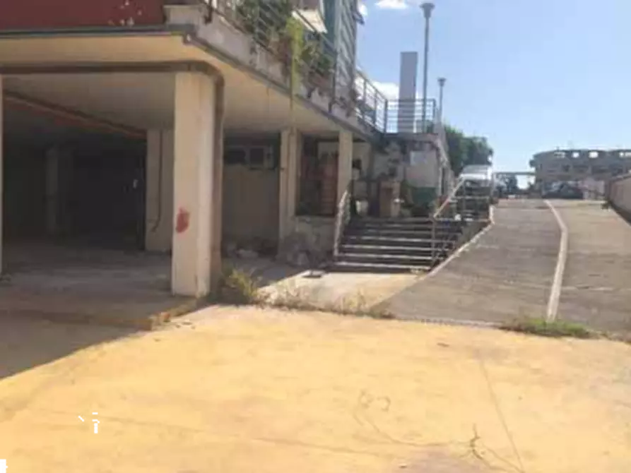 Immagine 1 di Magazzino in vendita  in Viale Carlo III di Borbone a San Nicola La Strada