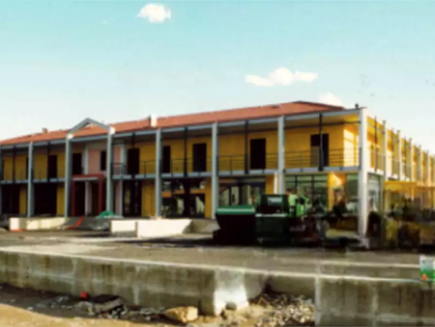 Immagine 1 di Negozio in vendita  in Via degli Alpini a Bisuschio