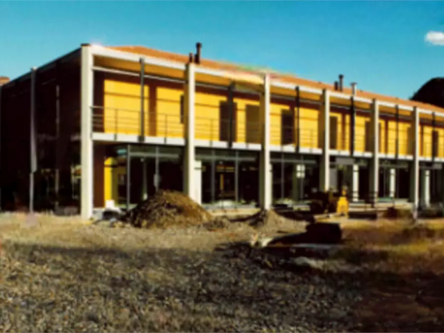 Immagine 2 di Negozio in vendita  in Via degli Alpini a Bisuschio