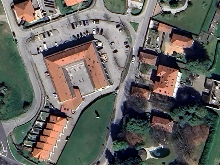 Immagine 7 di Negozio in vendita  in Via degli Alpini a Bisuschio