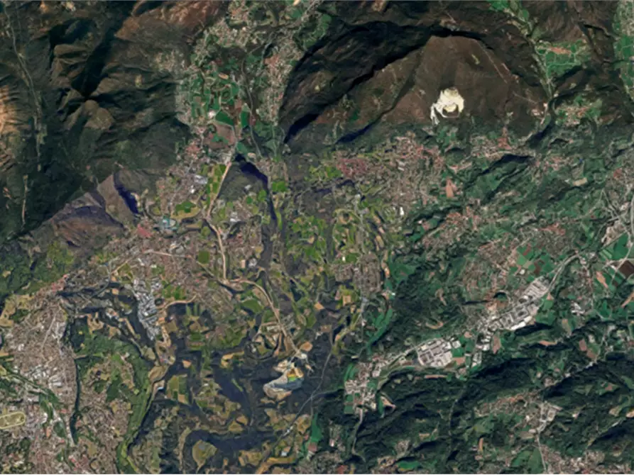 Immagine 11 di Negozio in vendita  in Via degli Alpini a Bisuschio