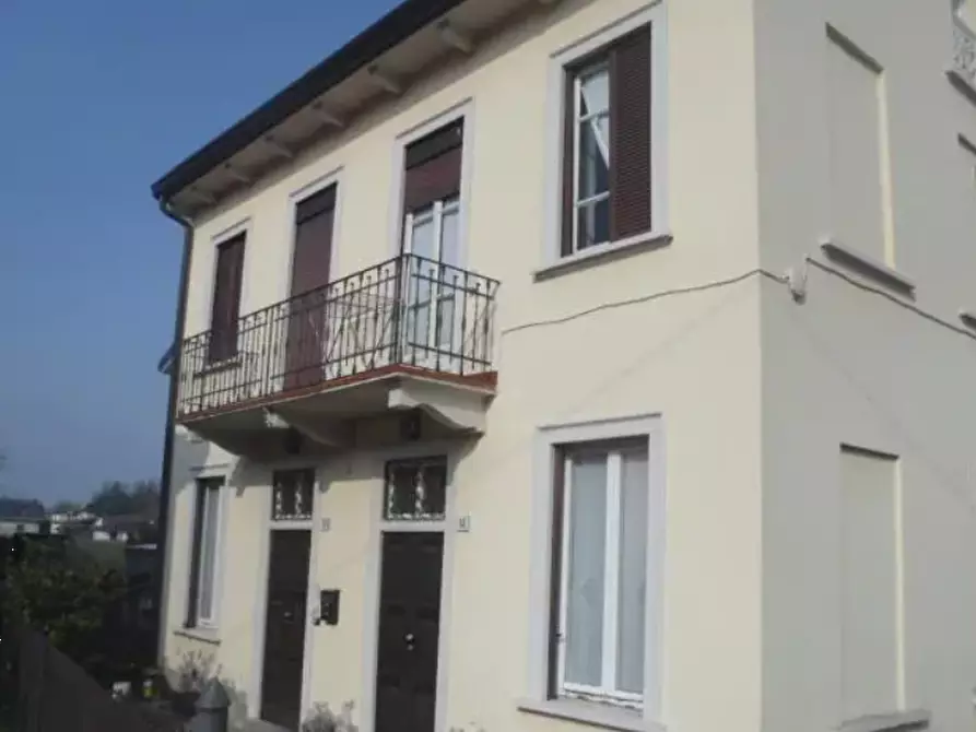 Immagine 11 di Appartamento in vendita  in Via Vignareto a Besana In Brianza