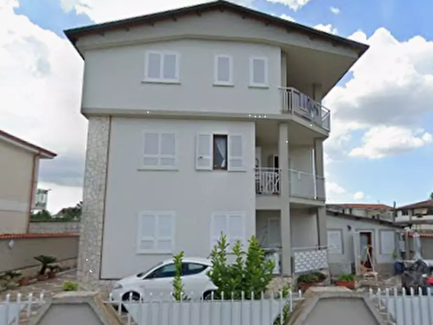 Immagine 12 di Appartamento in vendita  in Via Lago Lucrino a Trentola Ducenta