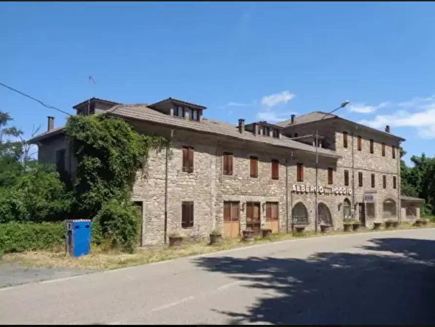 Immagine 2 di Stabile in vendita  in Loc. Il Poggio Strada Statale della Cisa a Berceto