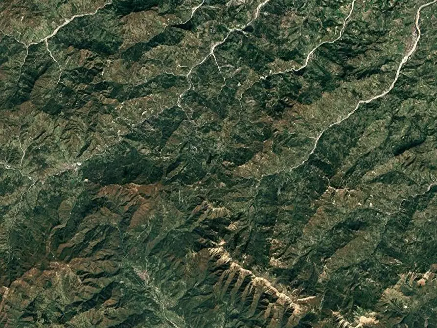 Immagine 7 di Stabile in vendita  in Loc. Il Poggio Strada Statale della Cisa a Berceto