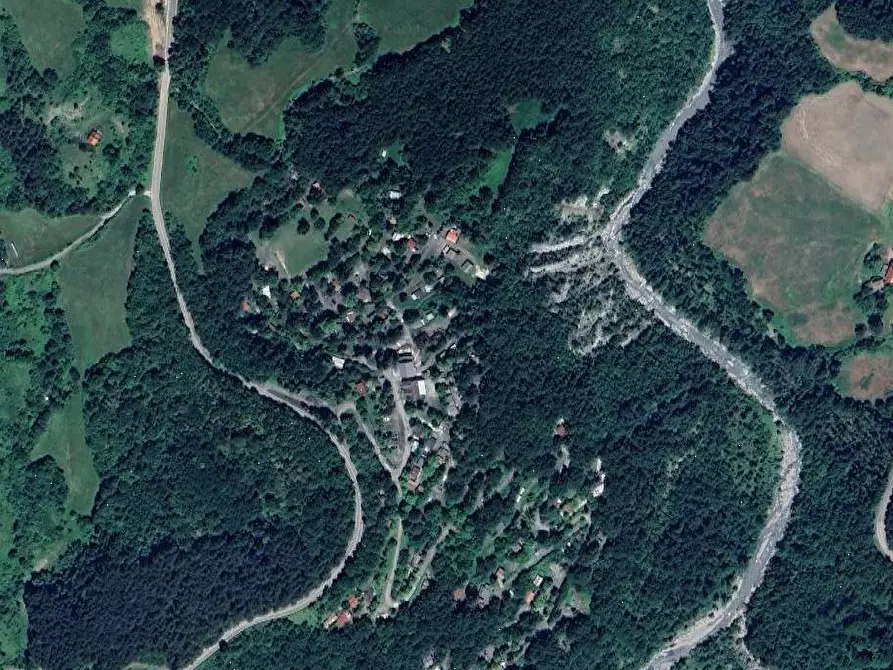 Immagine 13 di Stabile in vendita  in Loc. Il Poggio Strada Statale della Cisa a Berceto