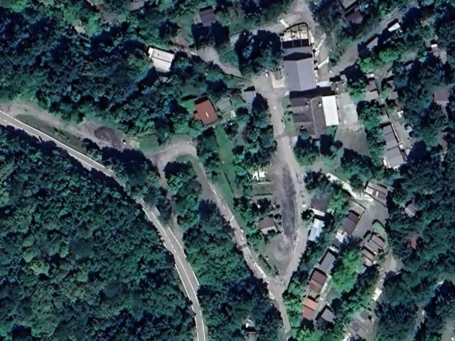 Immagine 15 di Stabile in vendita  in Loc. Il Poggio Strada Statale della Cisa a Berceto