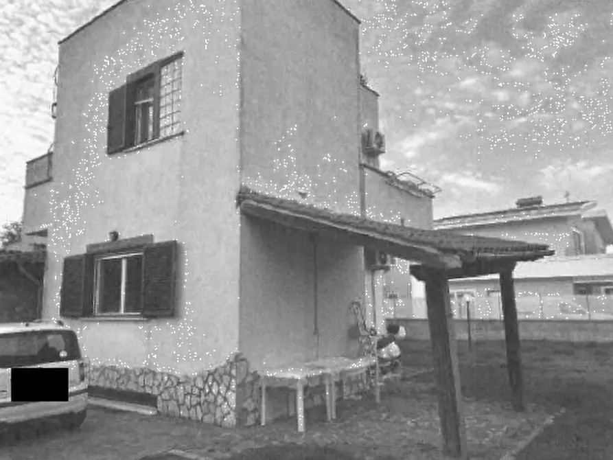 Immagine 1 di Porzione di villa in vendita  in Viale Nuova California a Ardea
