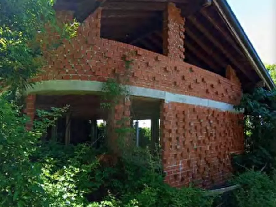 Immagine 4 di Stabile in vendita  in Via Aronne Moroni a Besozzo