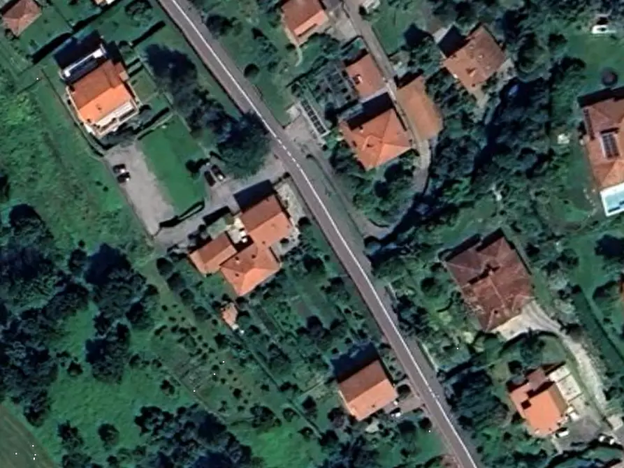 Immagine 10 di Stabile in vendita  in Via Aronne Moroni a Besozzo