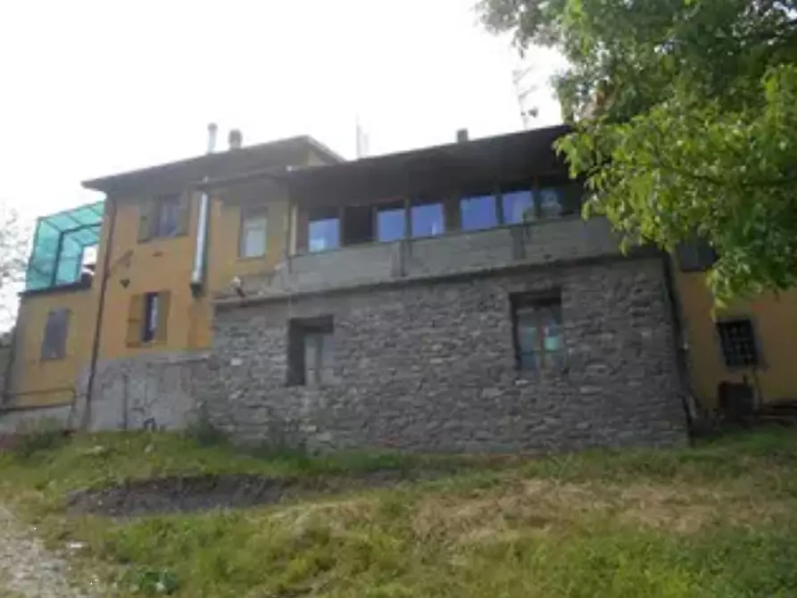 Immagine 3 di Stabile in vendita  in loc. Ponte di Lugagnano strada Vecciatica a Monchio Delle Corti