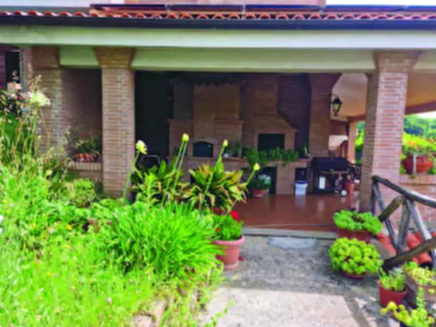 Immagine 1 di Casa bifamiliare in vendita  in Via Montegiove Vecchio a Lanuvio