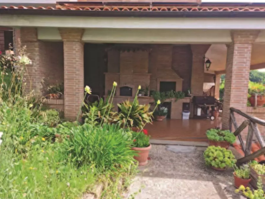 Immagine 5 di Casa bifamiliare in vendita  in Via Montegiove Vecchio a Lanuvio