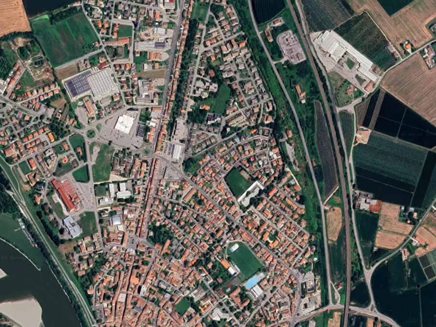 Immagine 2 di Capannone industriale in vendita  in Strada Abetone Brennero a Ostiglia