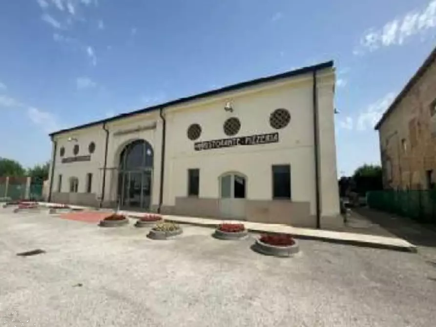 Immagine 1 di Stabile in vendita  in Strada Francesca est a Rodigo
