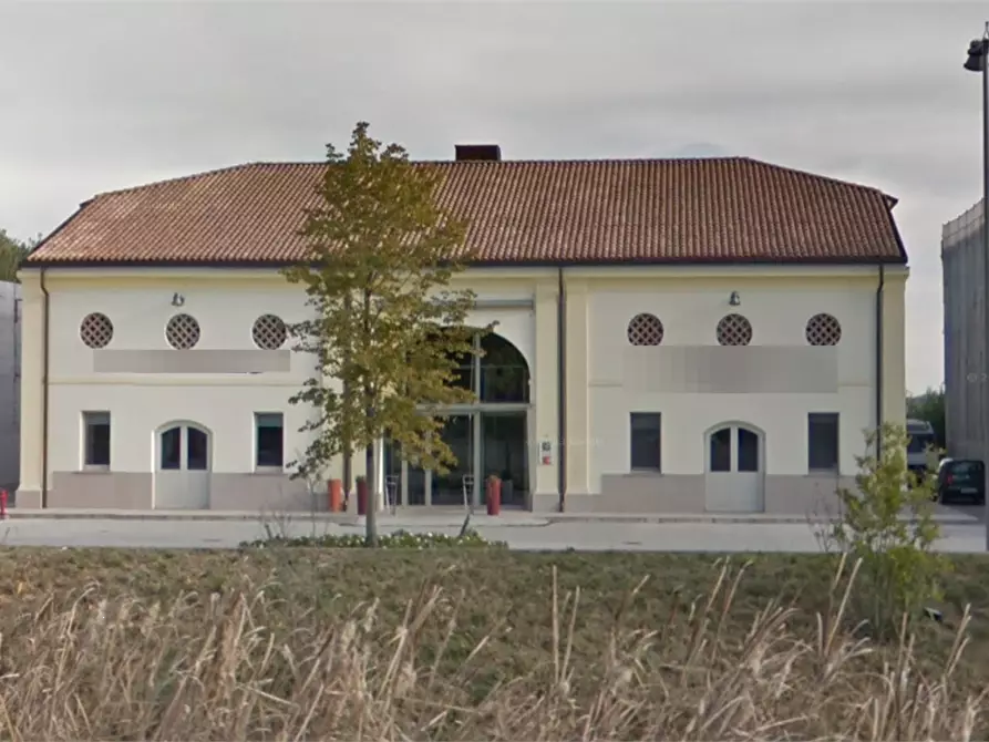 Immagine 4 di Stabile in vendita  in Strada Francesca est a Rodigo