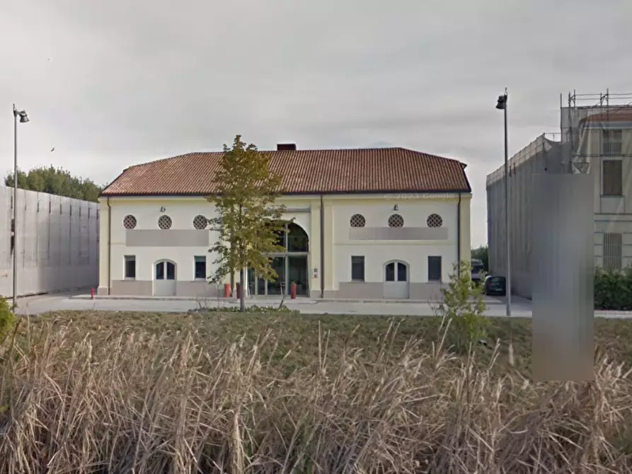 Immagine 5 di Stabile in vendita  in Strada Francesca est a Rodigo