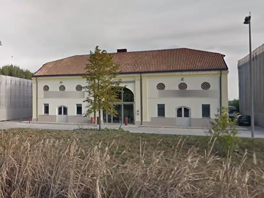 Immagine 6 di Stabile in vendita  in Strada Francesca est a Rodigo
