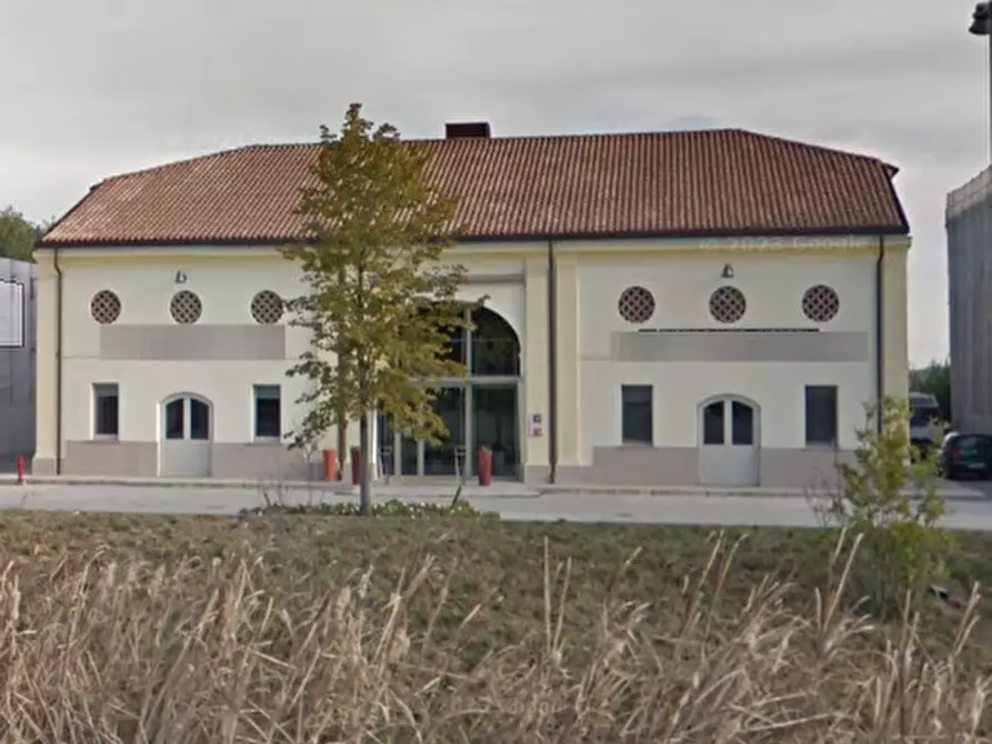 Immagine 7 di Stabile in vendita  in Strada Francesca est a Rodigo