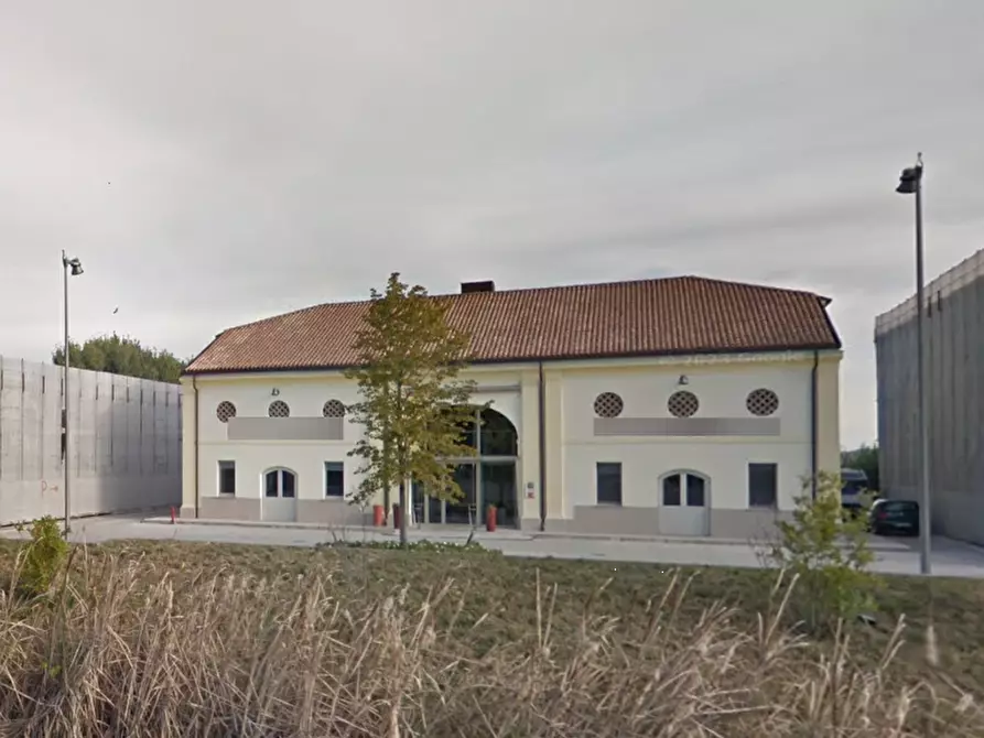Immagine 8 di Stabile in vendita  in Strada Francesca est a Rodigo