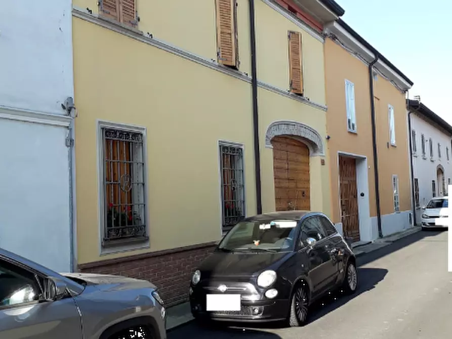 Immagine 1 di Casa indipendente in vendita  in Via Alessandro Manzoni a Bozzolo