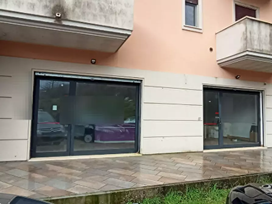 Immagine 1 di Negozio in vendita  in Via Ravone a Pratella