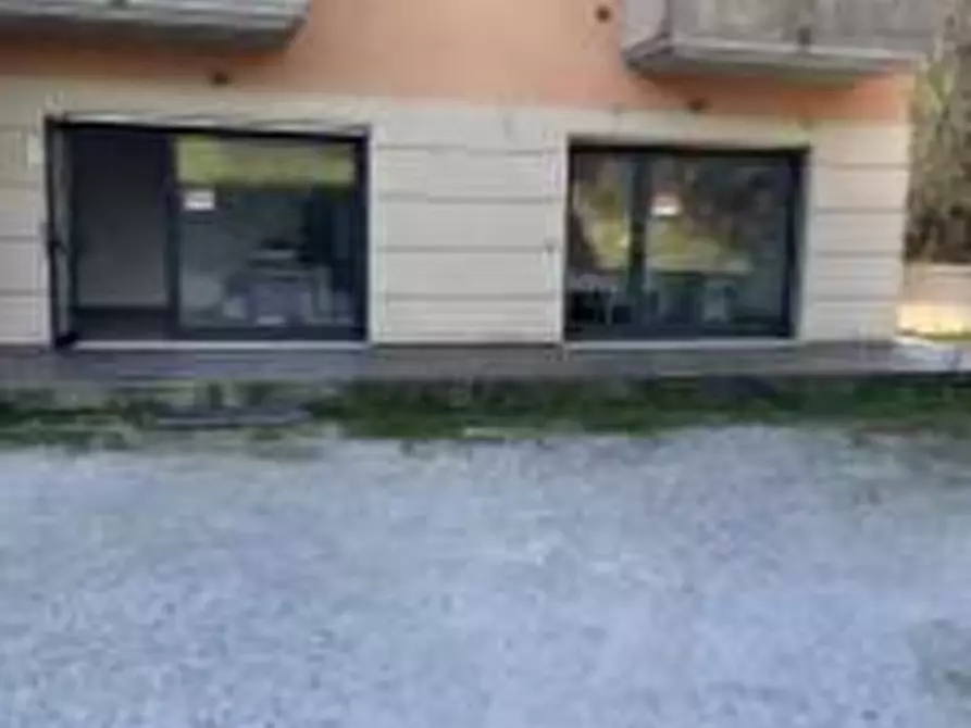 Immagine 2 di Negozio in vendita  in Via Ravone a Pratella