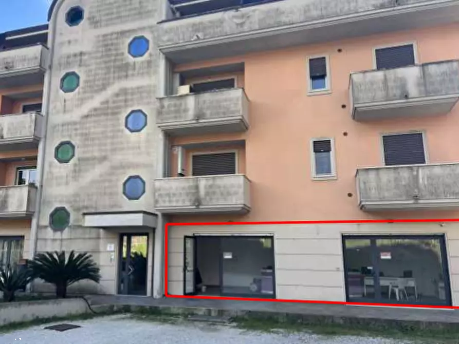 Immagine 3 di Negozio in vendita  in Via Ravone a Pratella